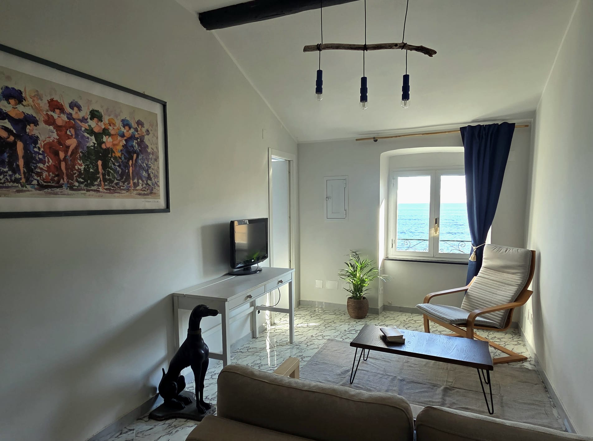 Interno della dimora Blu Oltremare a Nervi